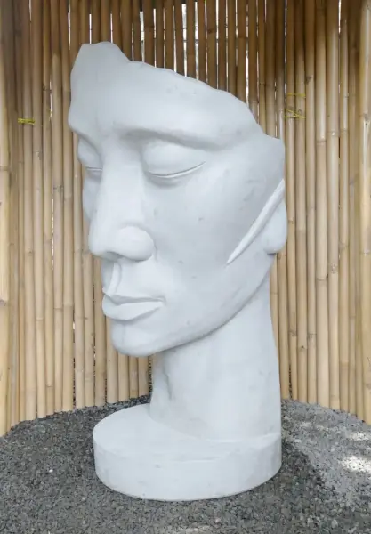 Product image 6 of the product “Mask Human 01 (inclined to the right) original by the artist - 150m height ”